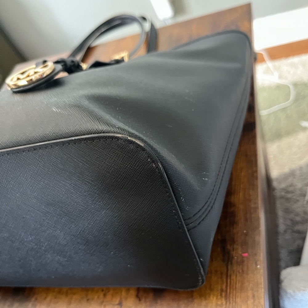 Michael Kors Quinn Black Saffiano Tote with Gold Hardware - Picture 6 of 13